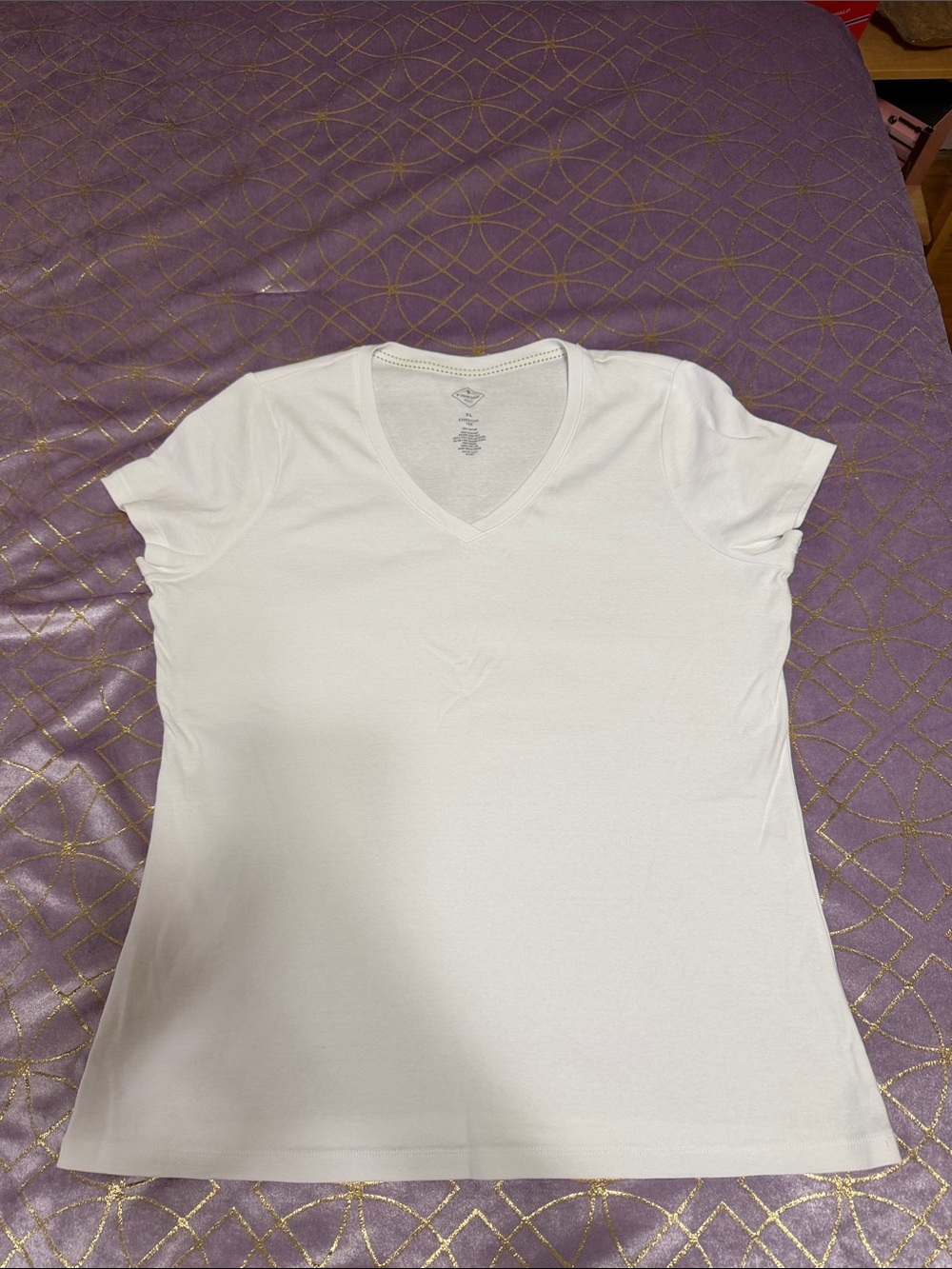 💥 WOMANS St. John's Bay White V-Neck Short Sleeve Tee